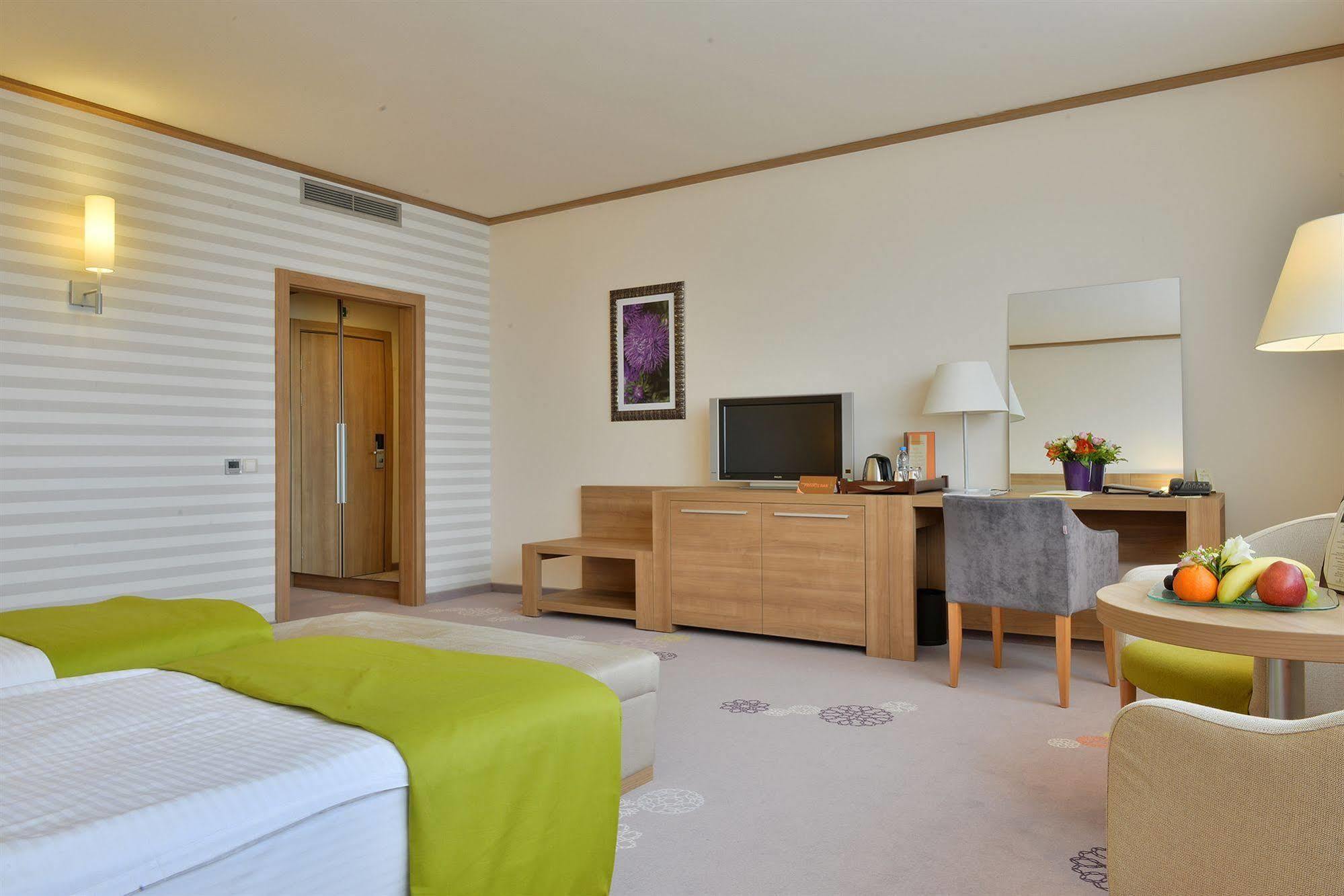 Suite Hotel Sofia Exterior photo